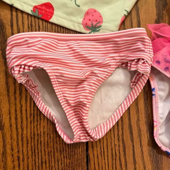 Girl’s 3T Swim Bundle Rashguard Top Swim Skirt Pink, Tucan, Strawberries - Picture 8 of 14